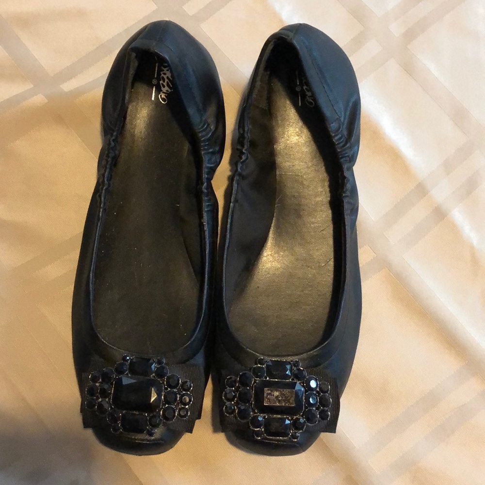 Flat shoes